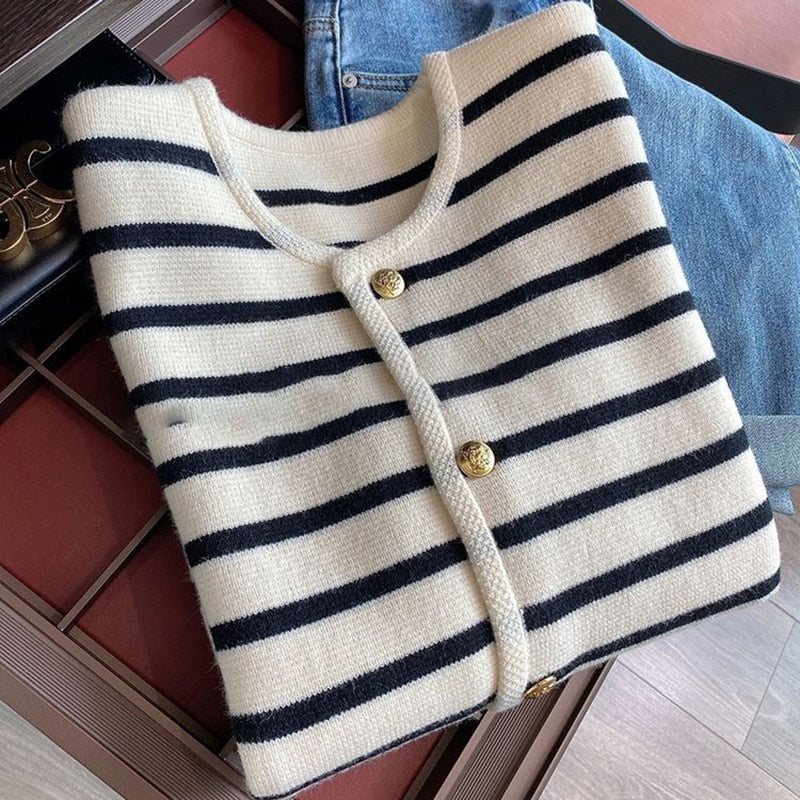 Korean Fashion Sweater Cardigan White Black Striped Knitted Sweater Women 2023 Winter Short Cardigan Long Sleeve Cardigan Female