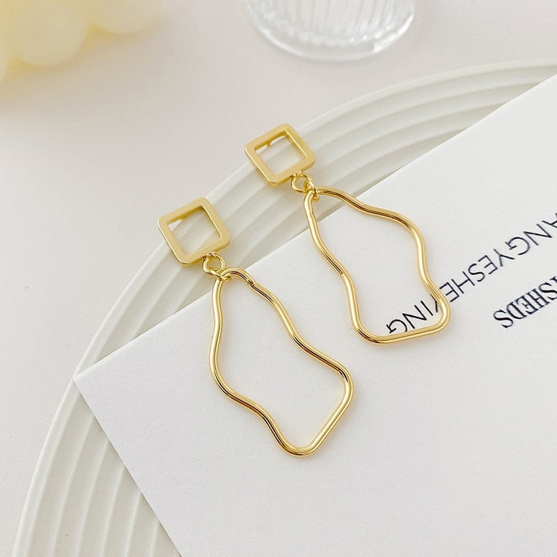 Asymmetric Long Pearl Earrings